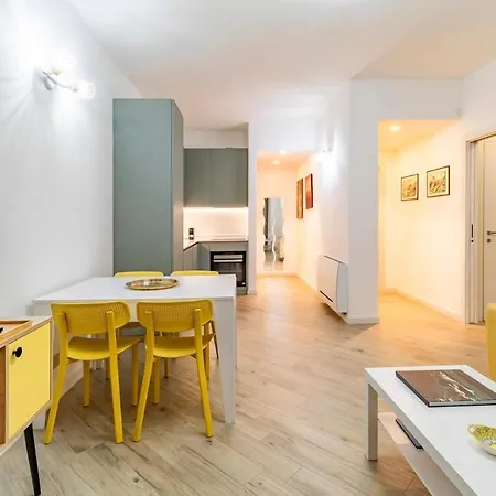 Aurealiving - Premium With Air Conditioning, Fast Wifi And Free Gym *