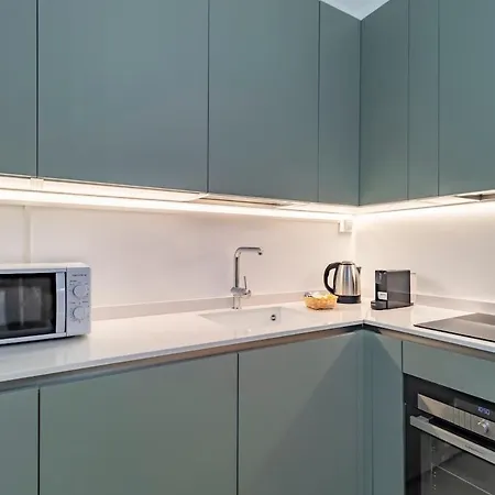 Aurealiving - Premium With Air Conditioning, Fast Wifi And Free Gym Apartment *