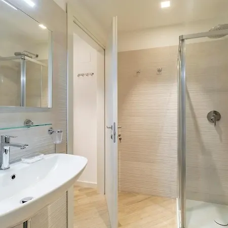 Aurealiving - Premium With Air Conditioning, Fast Wifi And Free Gym