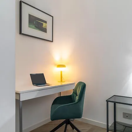 Aurealiving - Premium With Air Conditioning, Fast Wifi And Free Gym