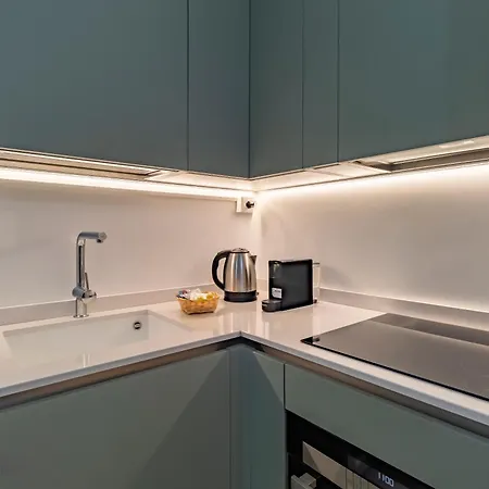 Aurealiving - Premium With Air Conditioning, Fast Wifi And Free Gym