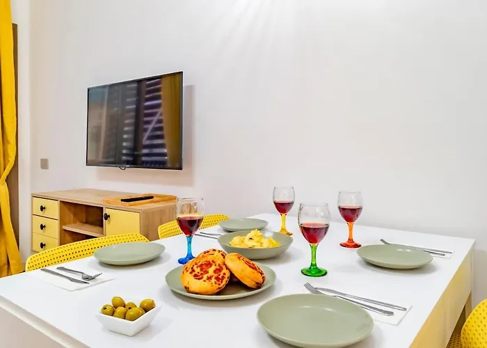 Aurealiving - Premium With Air Conditioning, Fast Wifi And Free Gym *