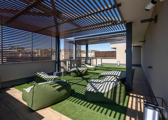 Aurealiving - Premium With Air Conditioning, Fast Wifi And Free Gym