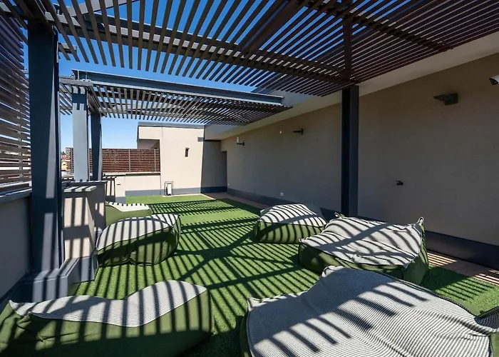 Aurealiving - Premium With Air Conditioning, Fast Wifi And Free Gym *